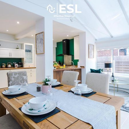 Open Plan - 3 Bedroom House - Garden And Outdoor Seating - Driveway Parking - Short Drive To City Centre Saughall Buitenkant foto