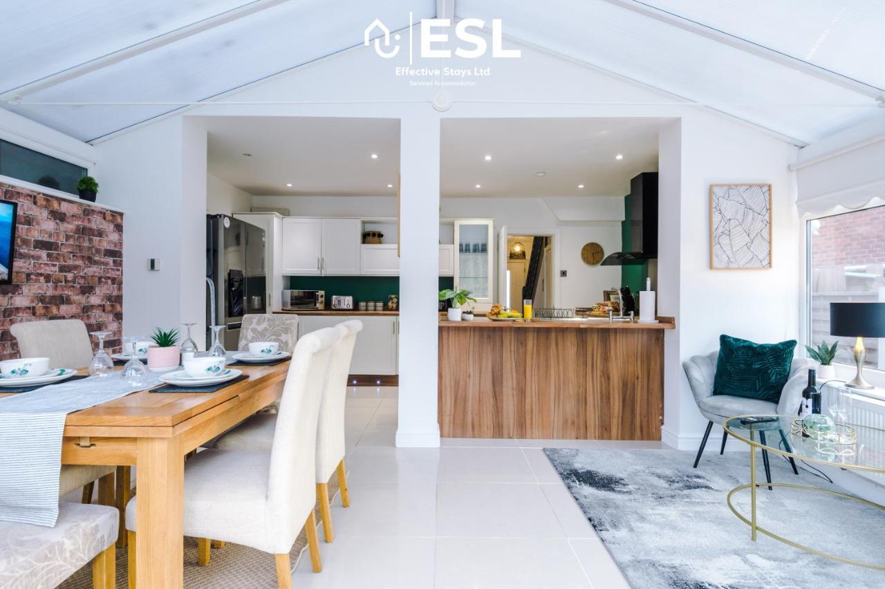 Open Plan - 3 Bedroom House - Garden And Outdoor Seating - Driveway Parking - Short Drive To City Centre Saughall Buitenkant foto