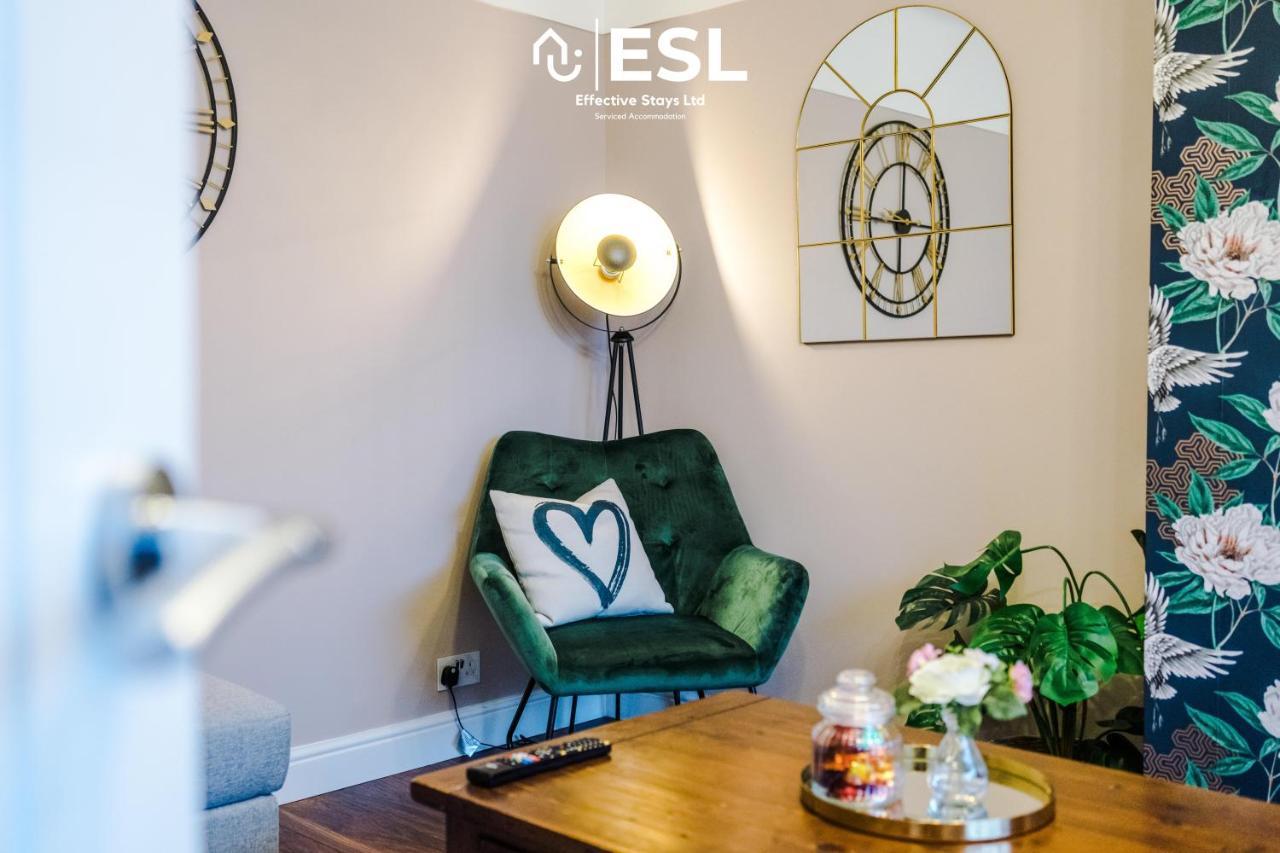Open Plan - 3 Bedroom House - Garden And Outdoor Seating - Driveway Parking - Short Drive To City Centre Saughall Buitenkant foto