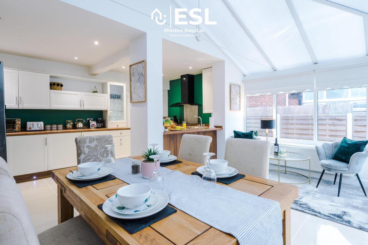 Open Plan - 3 Bedroom House - Garden And Outdoor Seating - Driveway Parking - Short Drive To City Centre Saughall Buitenkant foto
